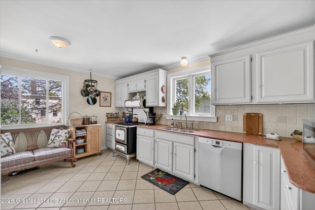124 W Lincoln Street, Grand Ledge, MI 48837