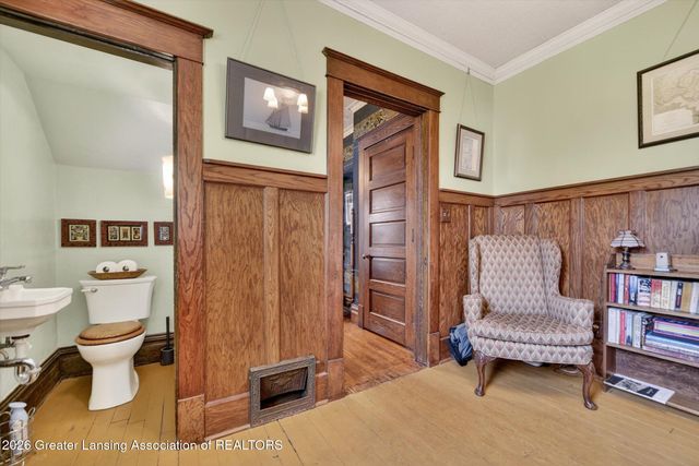 124 W Lincoln Street, Grand Ledge, MI 48837
