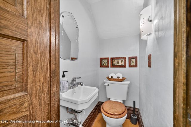 124 W Lincoln Street, Grand Ledge, MI 48837
