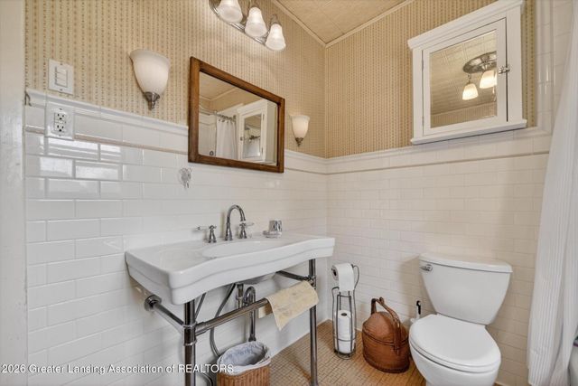 124 W Lincoln Street, Grand Ledge, MI 48837