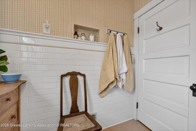 124 W Lincoln Street, Grand Ledge, MI 48837