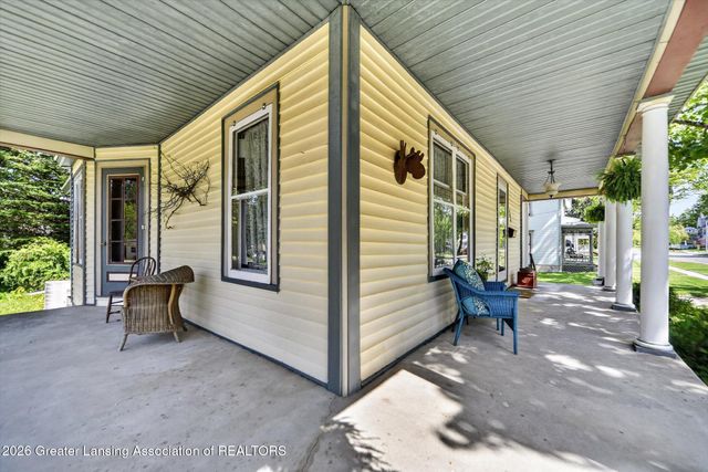 124 W Lincoln Street, Grand Ledge, MI 48837