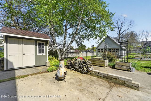 124 W Lincoln Street, Grand Ledge, MI 48837