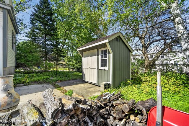124 W Lincoln Street, Grand Ledge, MI 48837