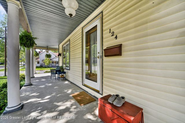 124 W Lincoln Street, Grand Ledge, MI 48837