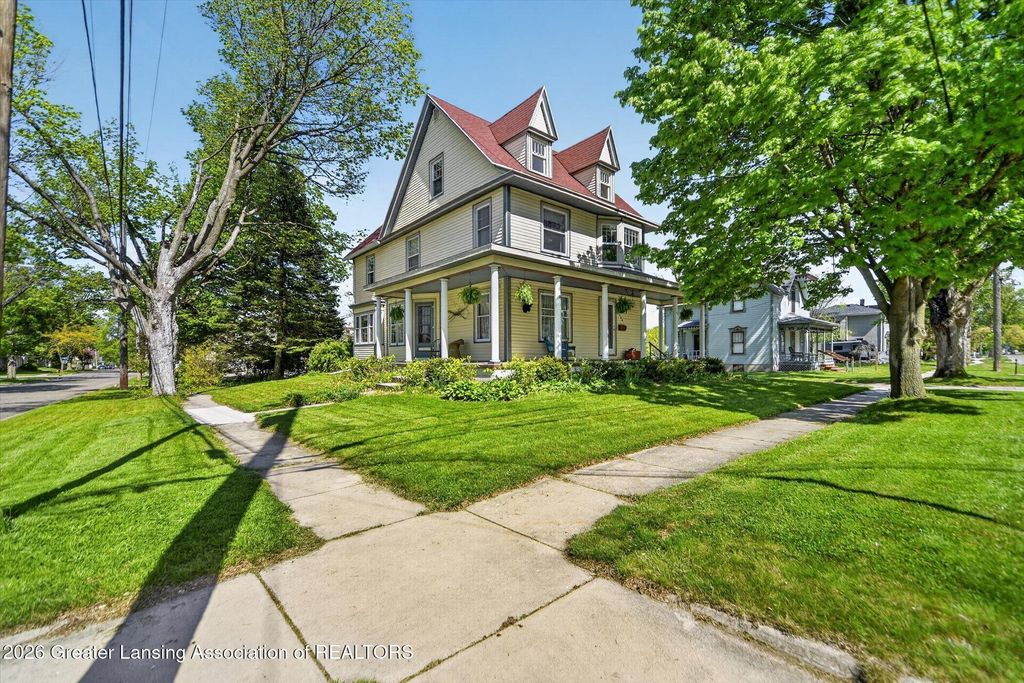 124 W Lincoln Street, Grand Ledge, MI 48837