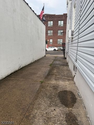 495 21St Ave, Paterson City, NJ 07513