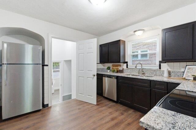 6758 Kenwood Drive, St Louis, MO 63121