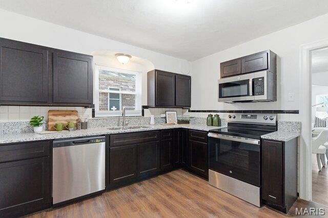 6758 Kenwood Drive, St Louis, MO 63121