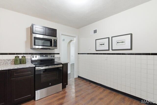 6758 Kenwood Drive, St Louis, MO 63121