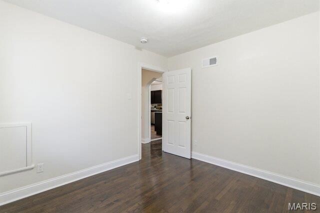 6758 Kenwood Drive, St Louis, MO 63121