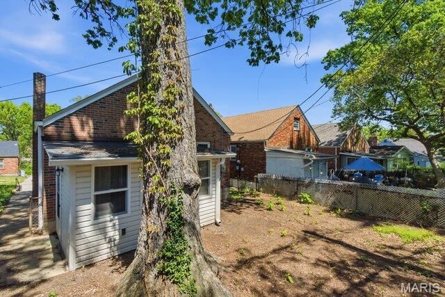 6758 Kenwood Drive, St Louis, MO 63121