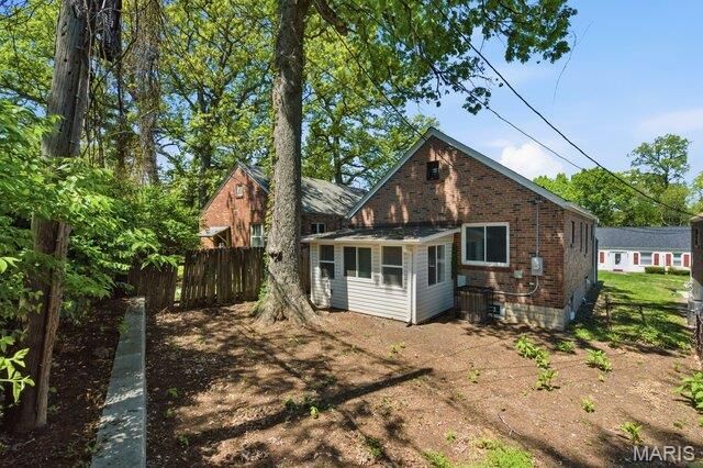 6758 Kenwood Drive, St Louis, MO 63121