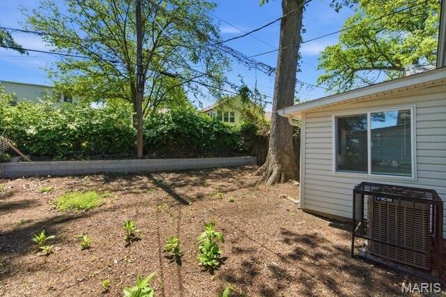 6758 Kenwood Drive, St Louis, MO 63121