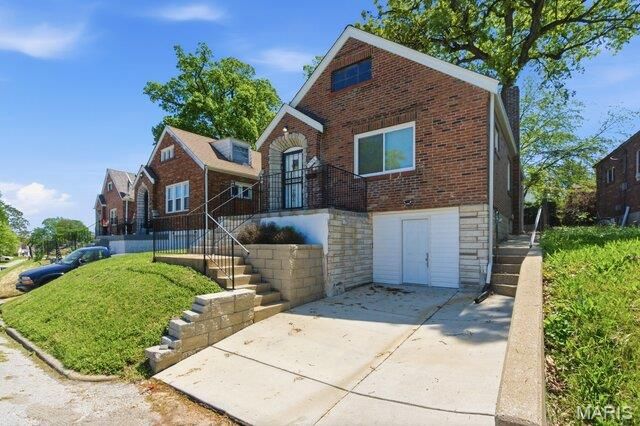 6758 Kenwood Drive, St Louis, MO 63121