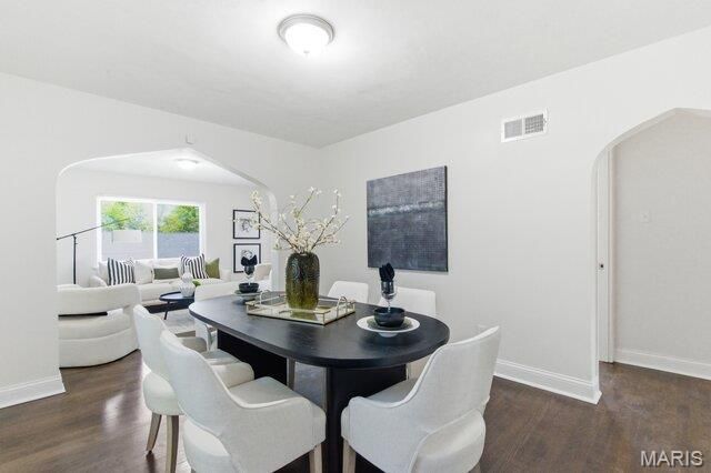 6758 Kenwood Drive, St Louis, MO 63121