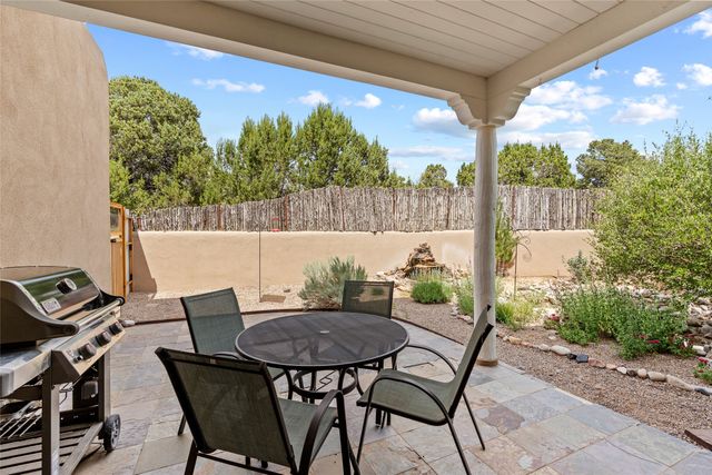 40 Paseo Del Antilope, Santa Fe, NM 87506