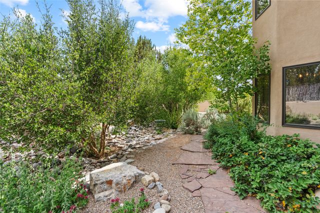 40 Paseo Del Antilope, Santa Fe, NM 87506