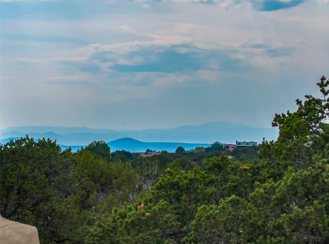 40 Paseo Del Antilope, Santa Fe, NM 87506