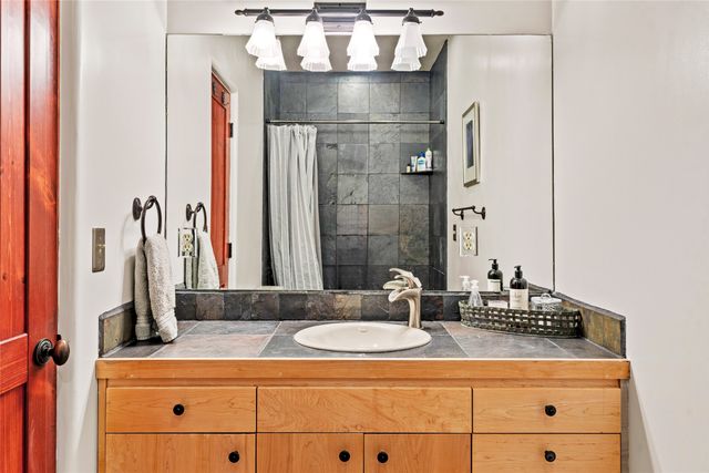 40 Paseo Del Antilope, Santa Fe, NM 87506