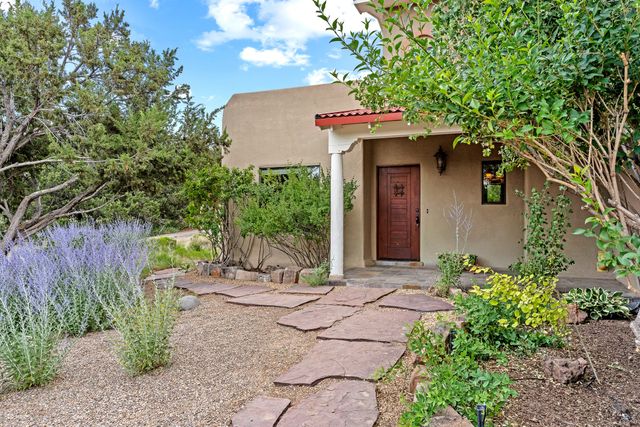 40 Paseo Del Antilope, Santa Fe, NM 87506