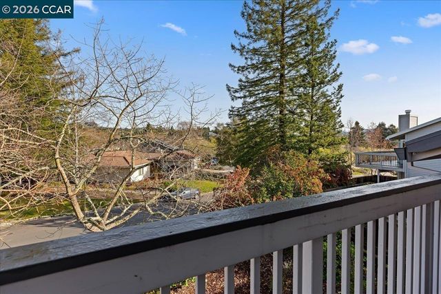 28 Tamarisk, Moraga, CA 94556