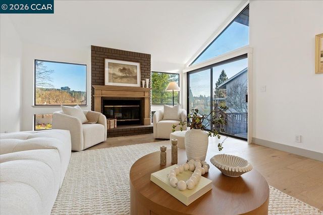 28 Tamarisk, Moraga, CA 94556