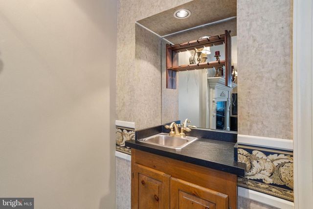 228 AQUA LN, Delran, NJ 08075