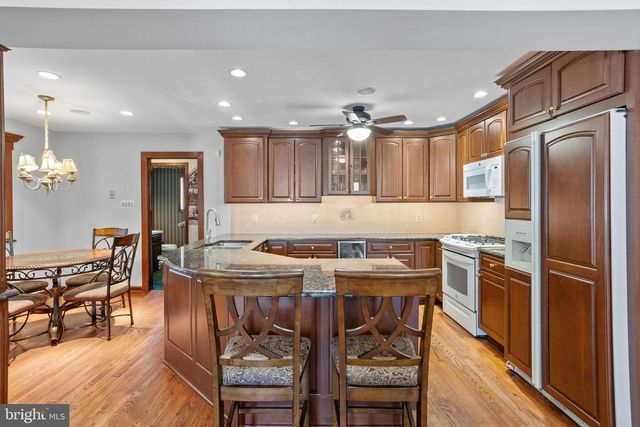 228 AQUA LN, Delran, NJ 08075