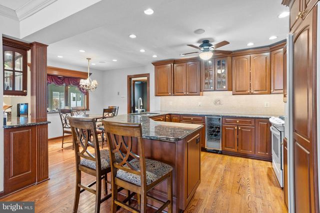 228 AQUA LN, Delran, NJ 08075