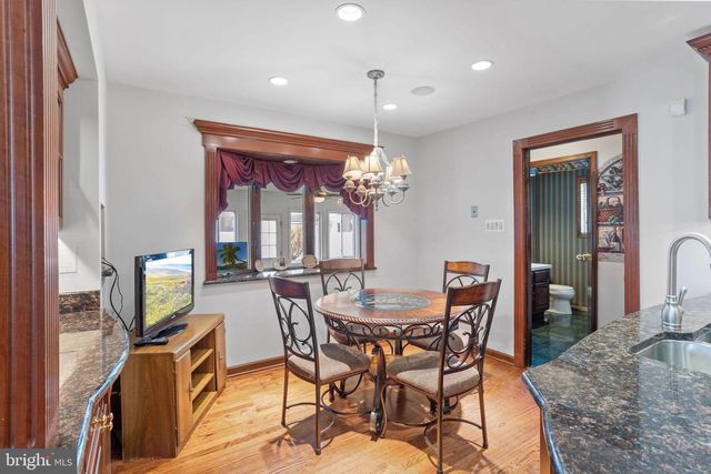 228 AQUA LN, Delran, NJ 08075