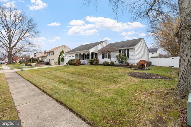 228 AQUA LN, Delran, NJ 08075