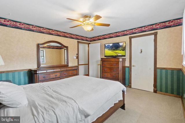 228 AQUA LN, Delran, NJ 08075