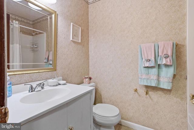 228 AQUA LN, Delran, NJ 08075