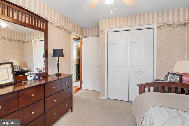 228 AQUA LN, Delran, NJ 08075