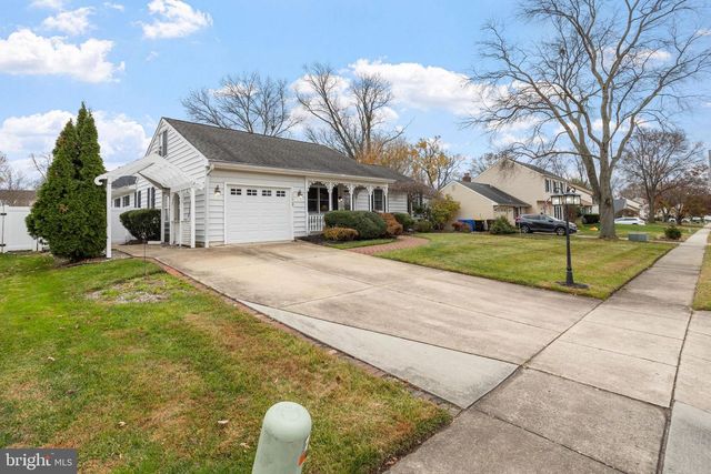 228 AQUA LN, Delran, NJ 08075