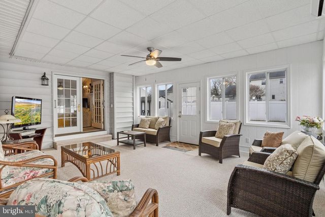 228 AQUA LN, Delran, NJ 08075