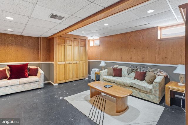 228 AQUA LN, Delran, NJ 08075