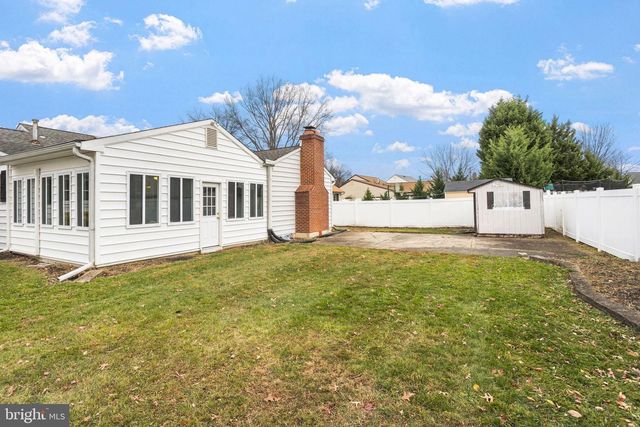 228 AQUA LN, Delran, NJ 08075