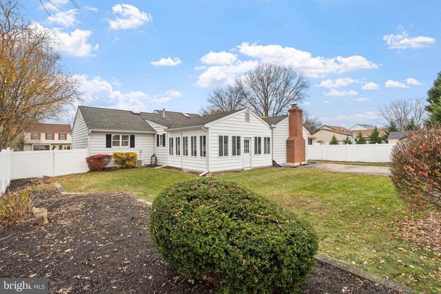 228 AQUA LN, Delran, NJ 08075