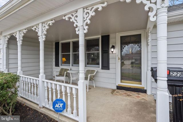 228 AQUA LN, Delran, NJ 08075