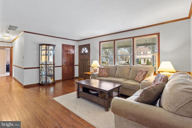 228 AQUA LN, Delran, NJ 08075