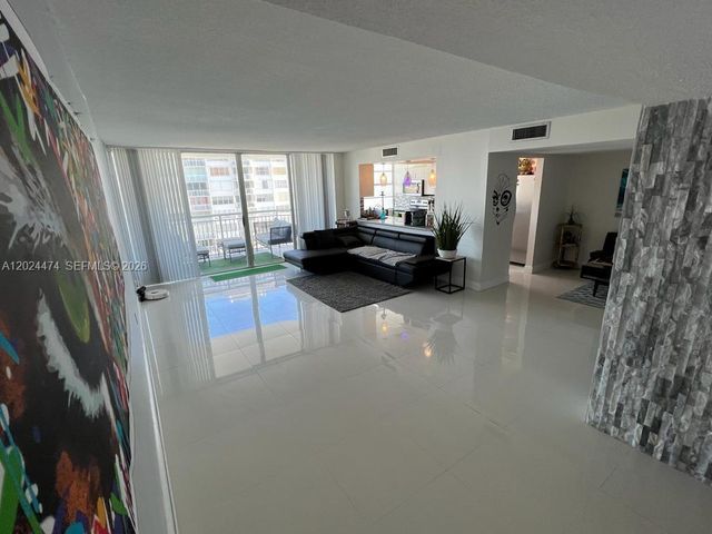 18061 Biscayne Blvd 1404, Aventura, FL 33160