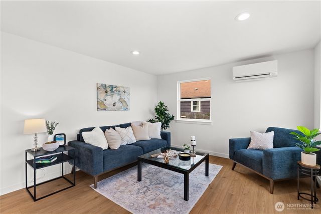 1811 S Stevens Street, Seattle, WA 98144