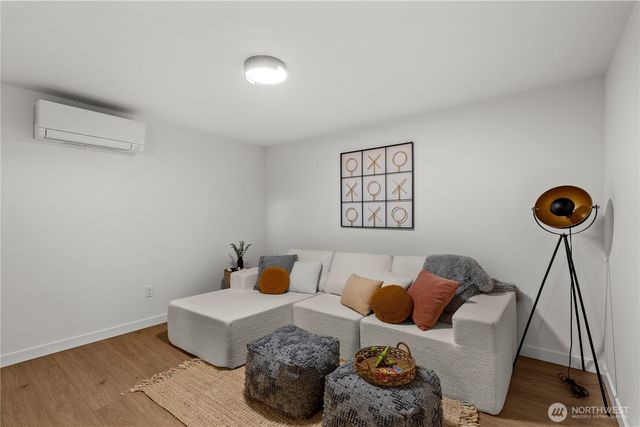 1811 S Stevens Street, Seattle, WA 98144