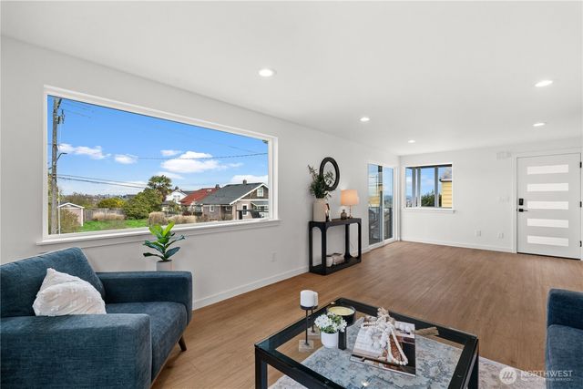 1811 S Stevens Street, Seattle, WA 98144