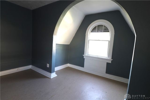 21 E Beechwood Avenue, Dayton, OH 45405