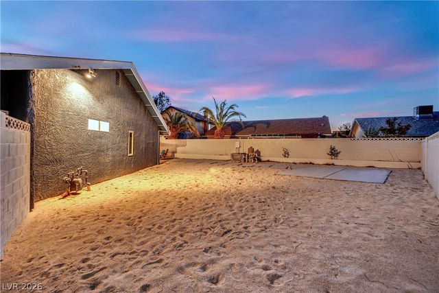 6636 Treadway Lane, Las Vegas, NV 89103