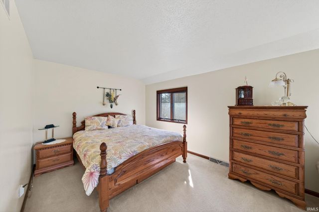 54459 Hunters Court, Elkhart, IN 46514