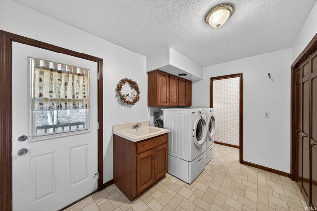 54459 Hunters Court, Elkhart, IN 46514